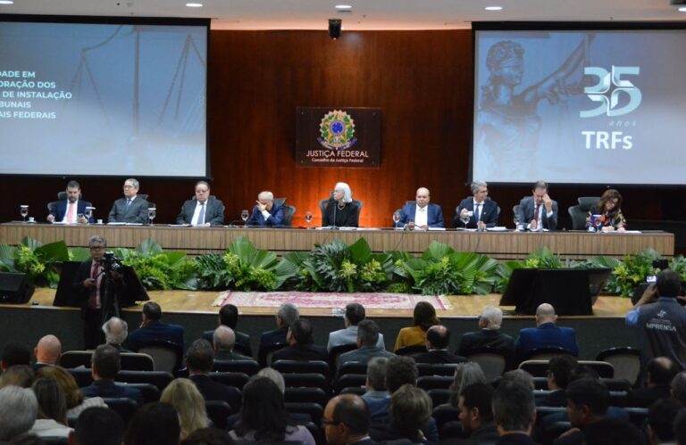 Leia mais sobre o artigo Cerimônia celebra os 35 anos de instalação dos TRFs (04/04/2024)