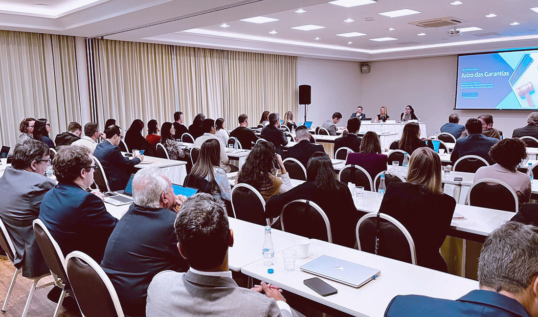 No momento, você está visualizando Ministra Maria Thereza Rocha de Assis Moura e advogado Aury Lopes Jr encerram curso do TRF4 (19/04/2024)