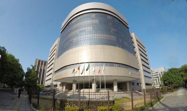 Leia mais sobre o artigo TRF4 concede medida protetiva em caso envolvendo violência política contra mulher (12/04/2024)
