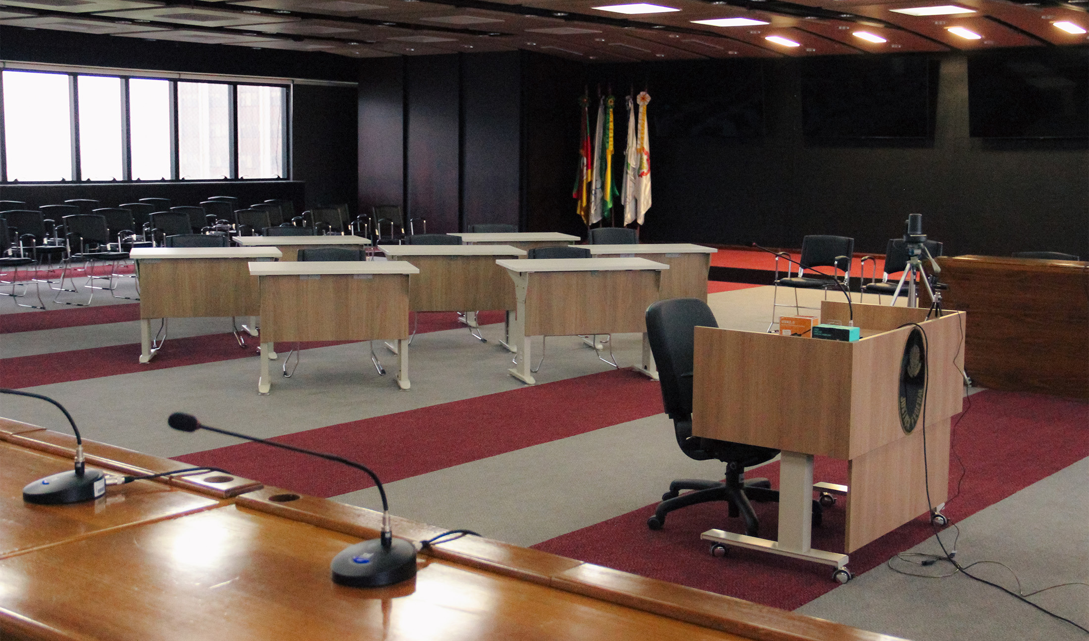 No momento, você está visualizando Dois homens acusados de roubar jóias serão julgados amanhã por tentativa de homicídio de PRFs (22/04/2024)