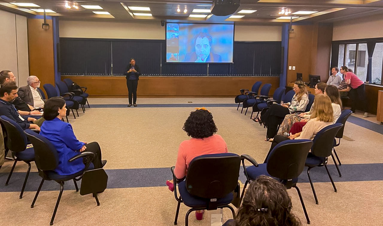 No momento, você está visualizando Roda de conversa no TRF4 debate cartilha com orientações para respeito à diversidade (23/09/2024)