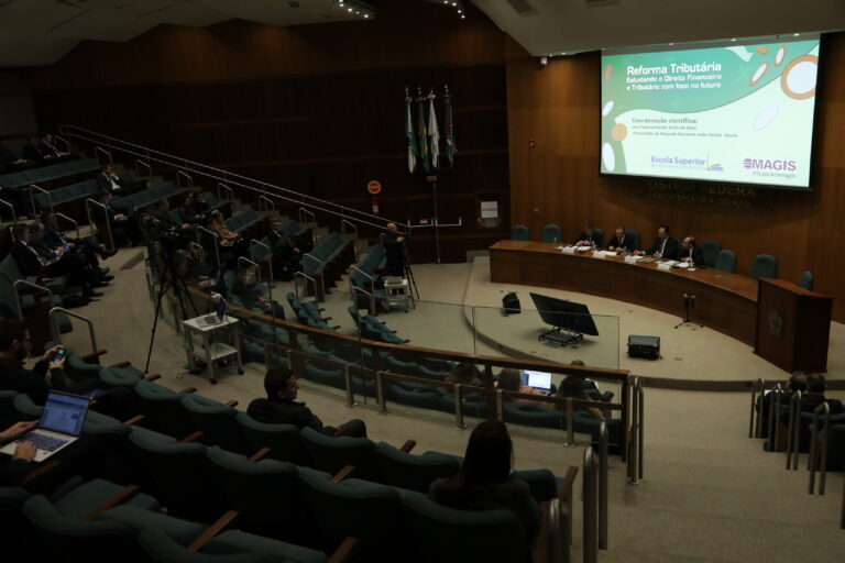 Leia mais sobre o artigo Justiça Federal do Paraná promove seminário para debater a Reforma Tributária (16/09/2024)