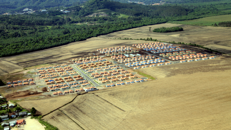 Leia mais sobre o artigo Contratos irregulares de venda de imóveis do “Minha Casa, Minha Vida” são anulados pela JFPR (26/09/2024)