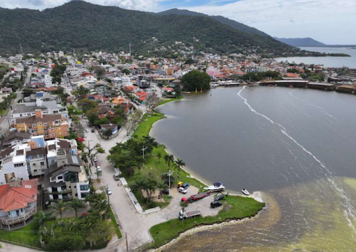 Leia mais sobre o artigo Reuniões preparatórias marcam primeiro passo no tratamento estrutural de ações relacionadas à adequação de imóveis e ao livre acesso à Lagoa da Conceição (24/10/2024)