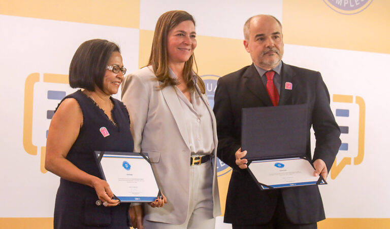 Leia mais sobre o artigo Justiça Federal da 4ª Região recebe Selo Linguagem Simples em solenidade realizada em Brasília (17/10/2024)