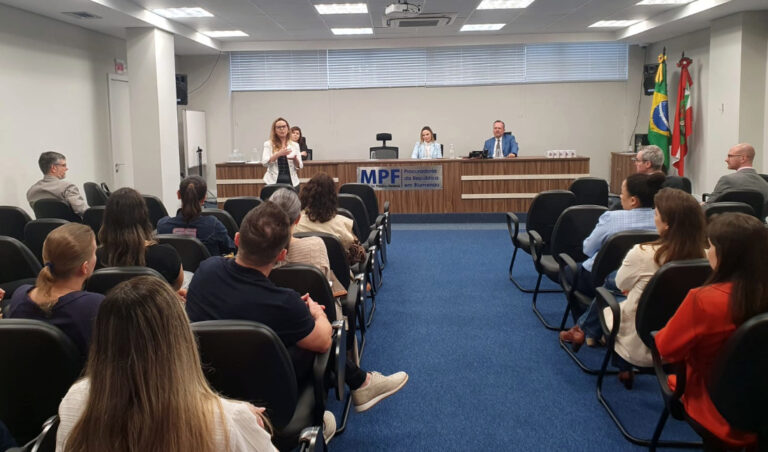 Leia mais sobre o artigo TRF4 promove evento em Blumenau (SC) para debate sobre a violência contra mulher (11/10/2024)