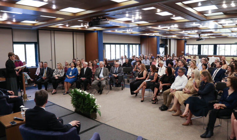 Leia mais sobre o artigo Servidores com 30 anos ou mais de TRF4 recebem homenagem (21/10/2024)