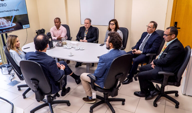 Leia mais sobre o artigo Presidente e ouvidora da Mulher visitam centro do Governo do RS para monitoramento de agressores (27/11/2024)