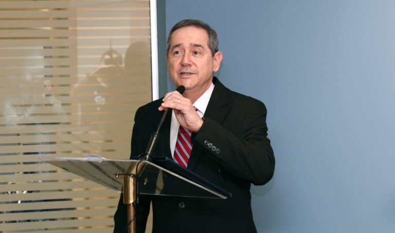 Leia mais sobre o artigo Desembargador Ricardo do Valle Pereira inaugura foto na Galeria dos Presidentes (05/11/2024)
