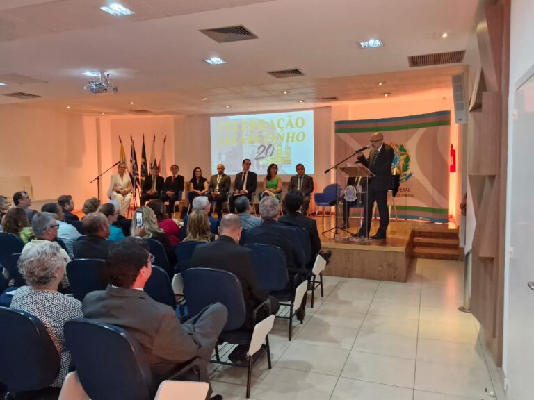 Leia mais sobre o artigo Homenagens marcam celebração de 20 anos da JF em Jacarezinho (12/11/2024)