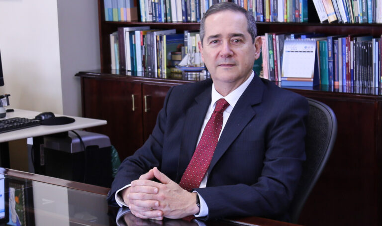 Leia mais sobre o artigo Desembargador Ricardo Teixeira do Valle Pereira despede-se do TRF4 (19/12/2024)