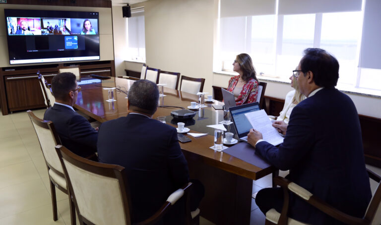 Leia mais sobre o artigo TRF4 e DPU firmam acordo para aprimorar atendimento à população em demandas relacionadas à saúde (18/12/2024)