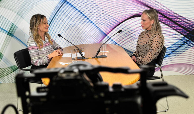 Leia mais sobre o artigo Sétimo episódio do podcast da Ouvidoria da Mulher do TRF4 já está disponível (19/12/2024)