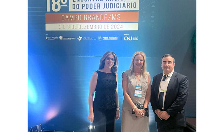 Leia mais sobre o artigo Corregedora da Justiça Federal da 4ª Região participa de Encontro do Judiciário (04/12/2024)