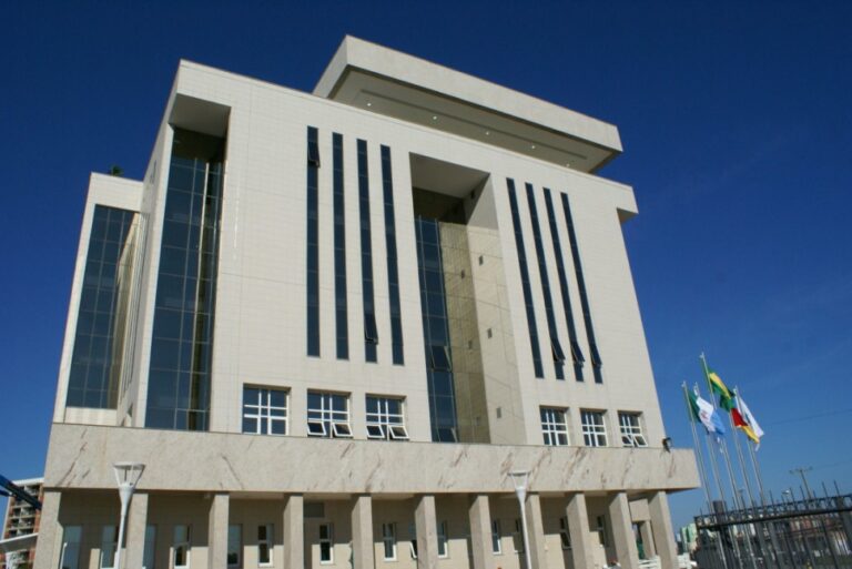 Leia mais sobre o artigo Acusados de tentar matar policial federal serão julgados amanhã em Rio Grande (02/12/2024)