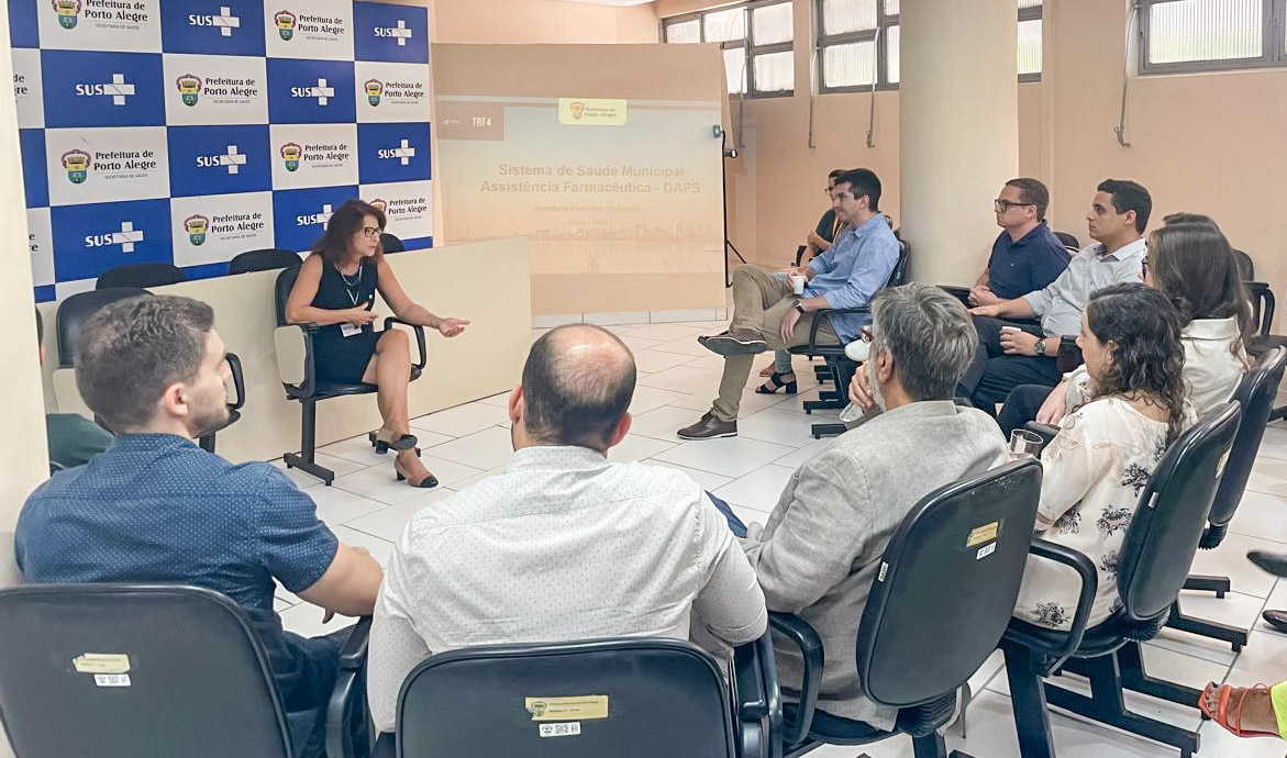 No momento, você está visualizando Novos juízes e juízas da 4ª Região visitam Centro Logístico de Medicamentos Especiais em Porto Alegre (27/01/2025)