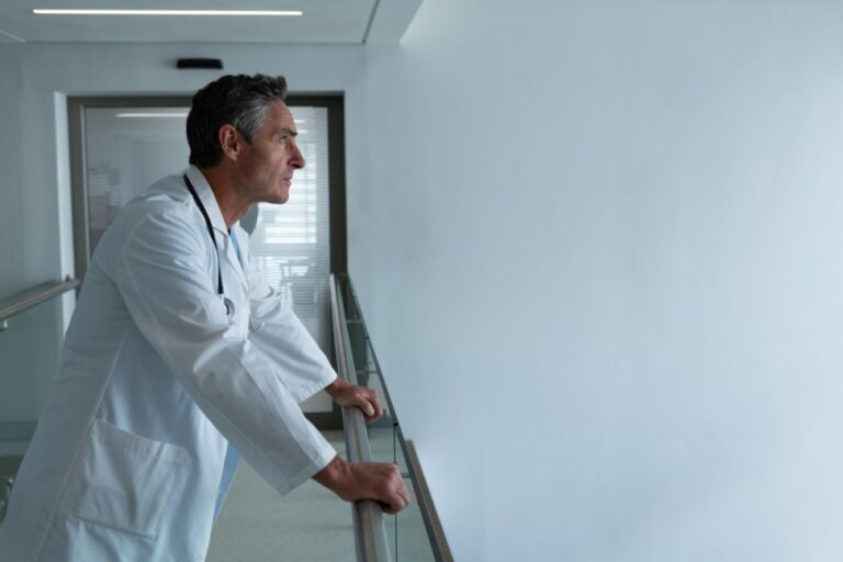 Leia mais sobre o artigo Médico é condenado novamente por não cumprir jornada de trabalho no Hospital Universitário de Santa Maria (27/01/2025)