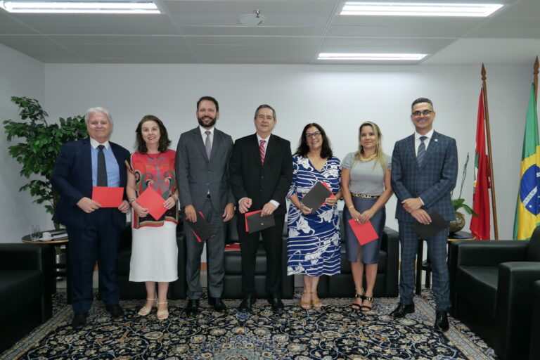 Leia mais sobre o artigo Ajufesc convida para posse da diretoria do biênio 2025-2027 (05/02/2025)
