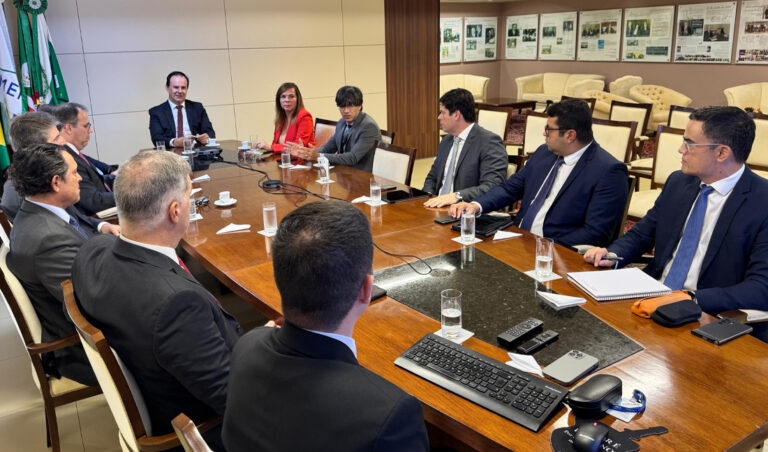 Leia mais sobre o artigo Presidente do TJSE visita TRF4 para debater parceria de utilização do eproc (26/02/2025)