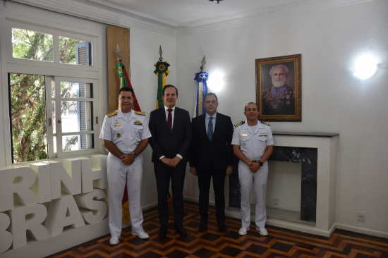 Leia mais sobre o artigo Desembargador Fernando Quadros da Silva se reúne com o comandante do 5º Distrito Naval (24/02/2025)