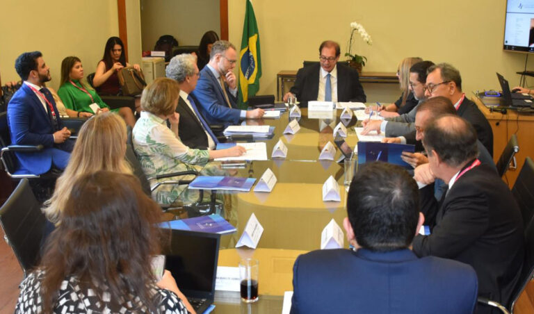 Leia mais sobre o artigo Desembargador Favreto participa de encontro de escolas judiciais (24/02/2025)