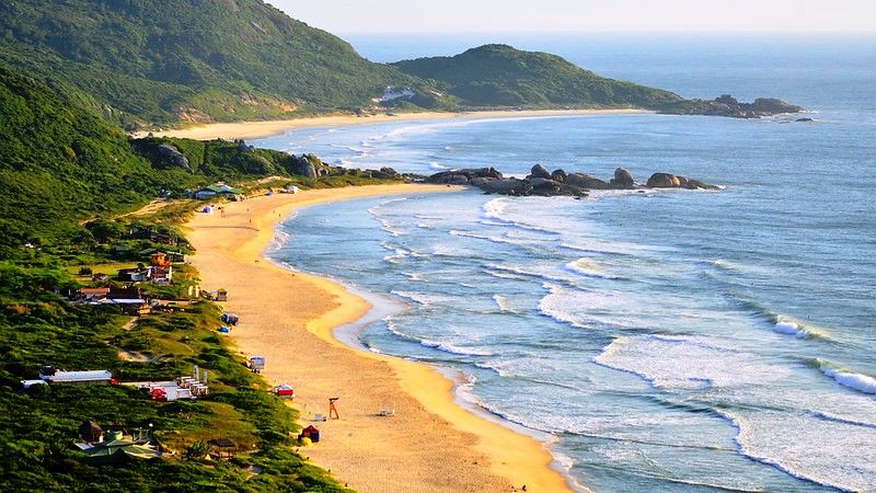 No momento, você está visualizando Sentença determina demolição de estabelecimentos na Praia Mole, em Florianópolis (14/03/2025)