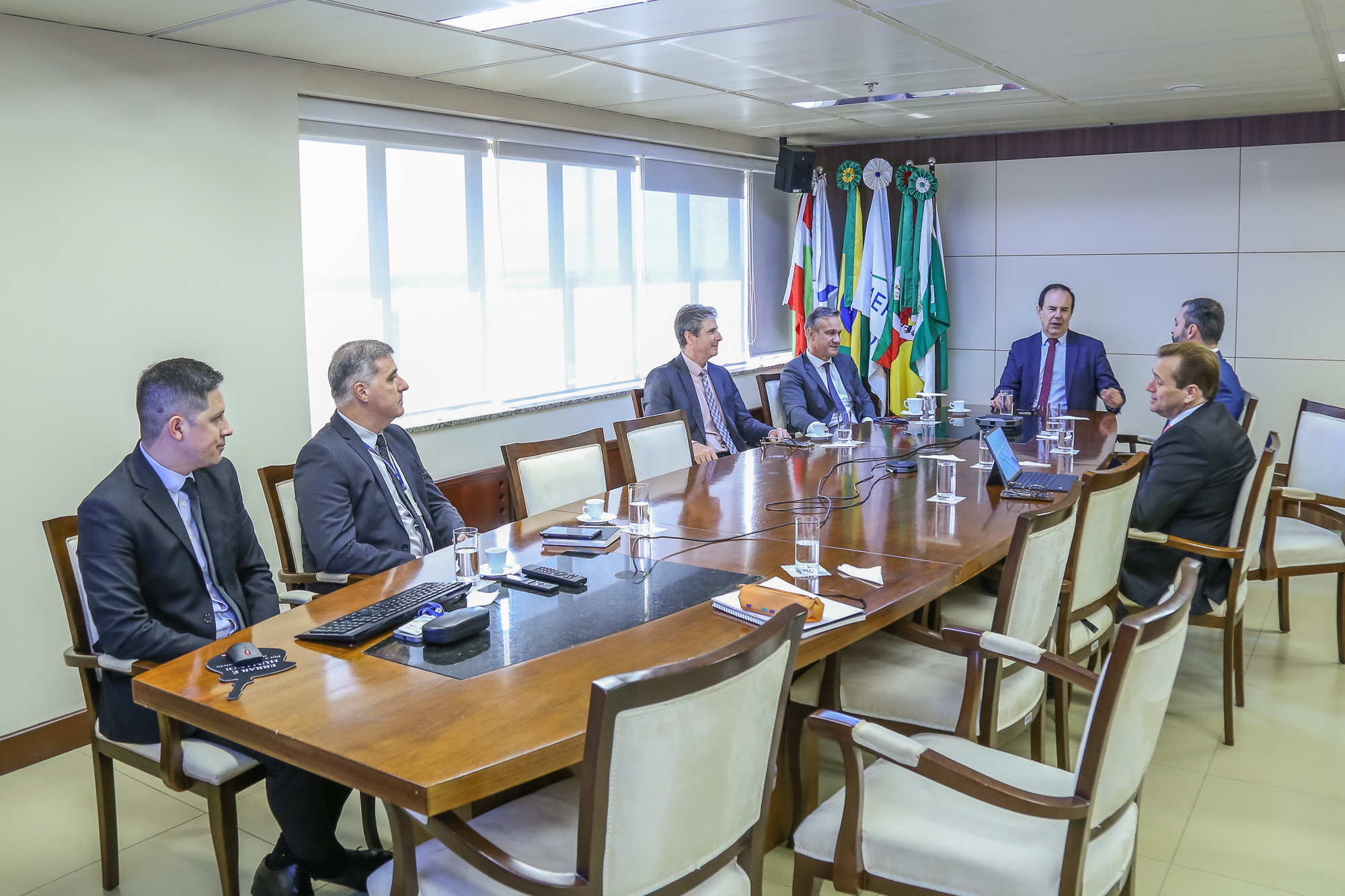 No momento, você está visualizando Presidente do TRF4 recebe comitiva do TJAL para debater cessão de uso do eproc (11/03/2025)