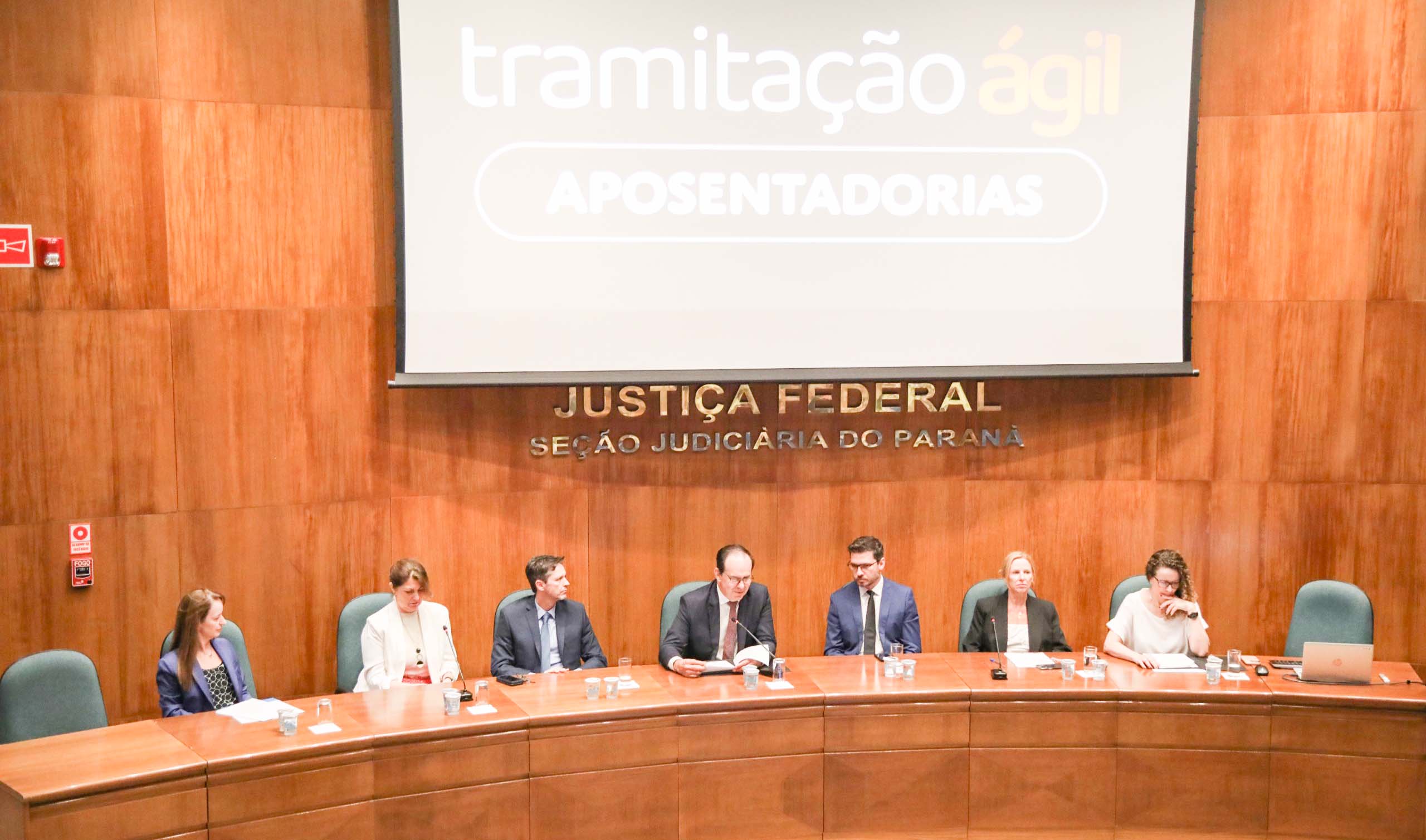 No momento, você está visualizando TRF4 implanta projeto “Tramitação Ágil das Aposentadorias” na SJPR (17/03/2025)