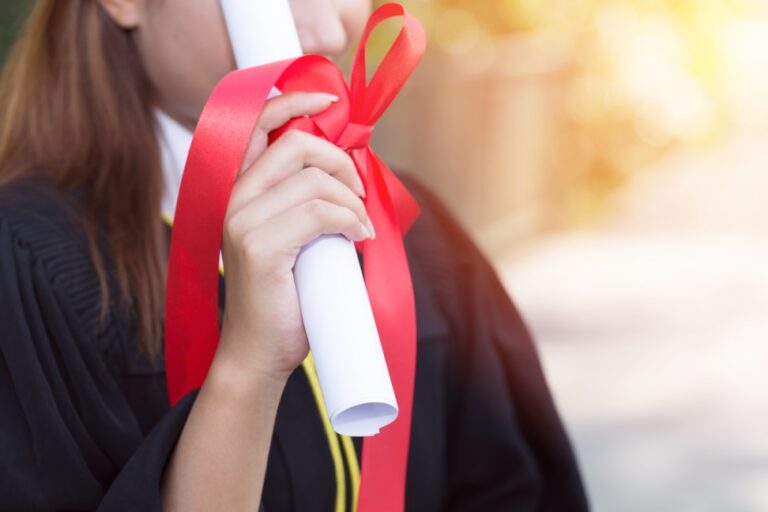 Leia mais sobre o artigo Instituição de ensino indenizará estudante por atraso na emissão do diploma (28/03/2025)