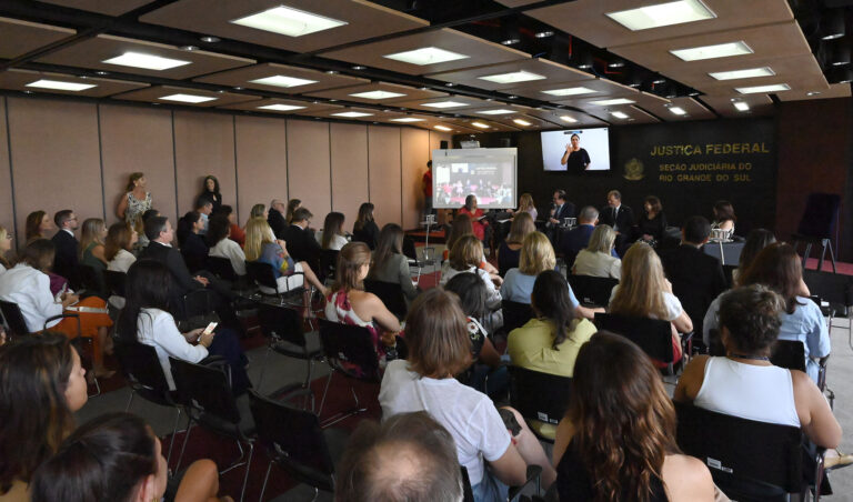Leia mais sobre o artigo Ouvidoria da Mulher é instalada na JFRS em evento com palestra sobre direito ao cuidado (13/03/2025)