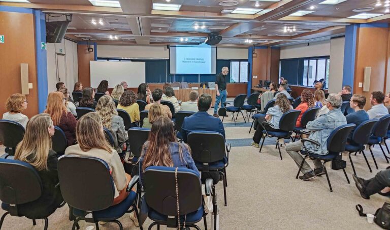 Leia mais sobre o artigo TRF4 promove curso sobre processo criativo e soluções inovadoras para o setor público (09/04/2025)