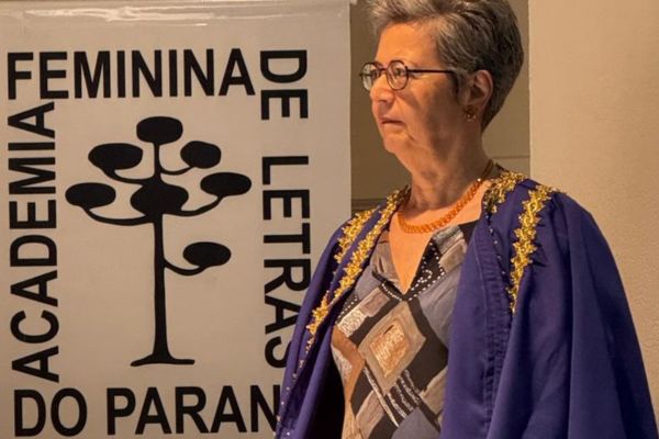 Leia mais sobre o artigo Aposentada da JFPR é primeira juíza federal a integrar Academia Feminina de Letras (07/04/2025)