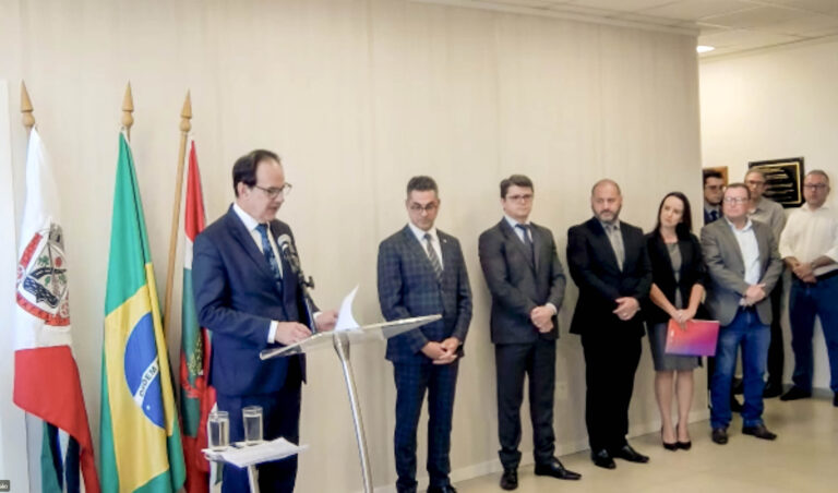 Leia mais sobre o artigo Solenidade celebra os 20 anos de presença da Justiça Federal em Mafra (SC) (09/05/2025)
