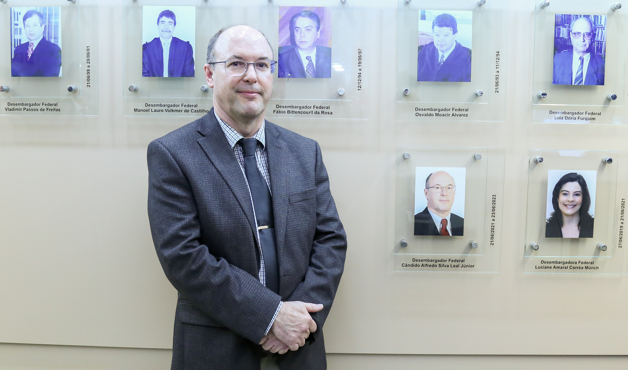 No momento, você está visualizando Desembargador Cândido Leal Júnior ganha retrato na Galeria dos Corregedores (29/05/2025)
