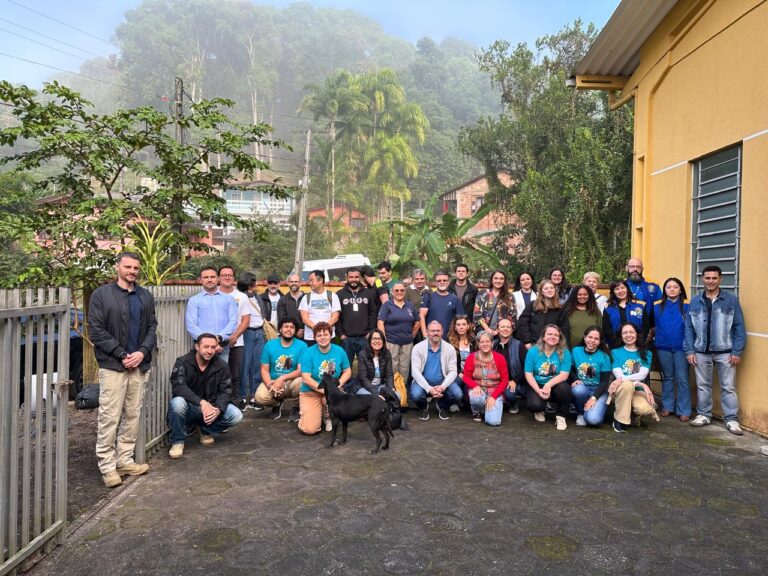 Leia mais sobre o artigo Projeto Aproxima desce a Serra para atender famílias de comunidades de Morretes (08/05/2025)