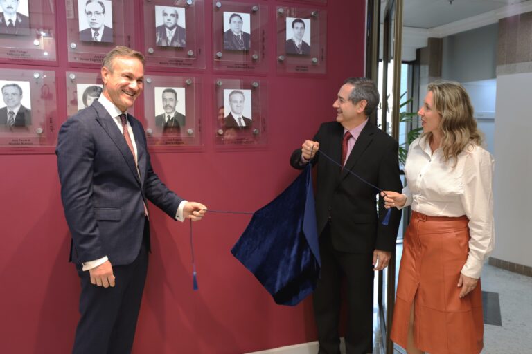 Leia mais sobre o artigo SJPR inaugura retratos de diretores do biênio 2021-2023 na galeria de fotos (16/05/2025)
