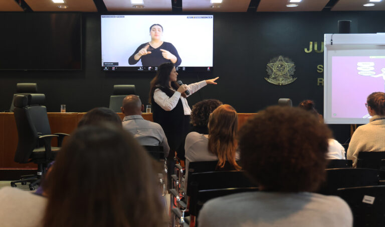 Leia mais sobre o artigo Palestra discute temas ligados à saúde mental materna (29/05/2025)