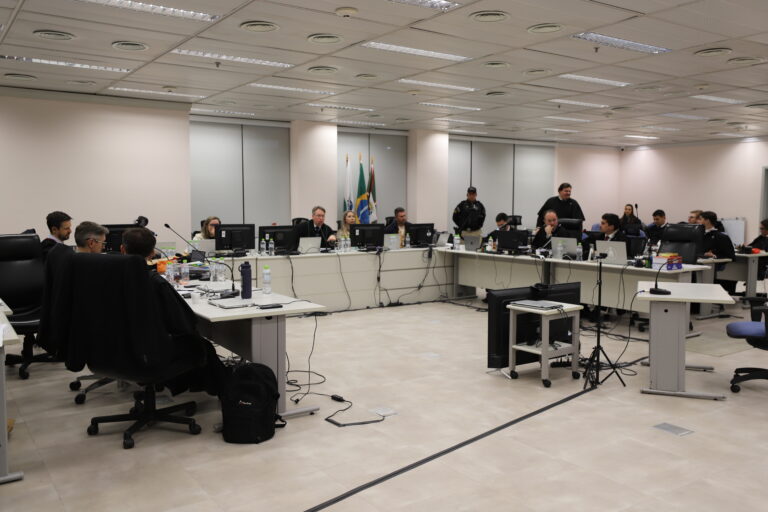 Leia mais sobre o artigo Começa júri popular de acusado de homicídio de agente penitenciário em Catanduvas  (02/06/2025)