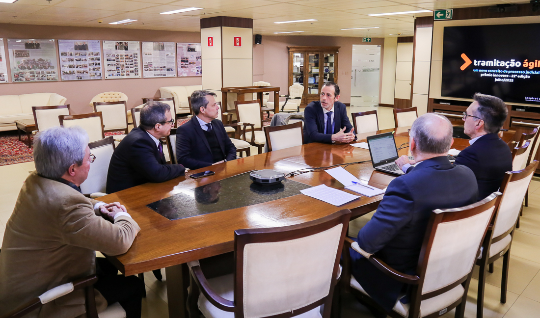 No momento, você está visualizando TRF4 apresenta programa Tramitação Ágil a consultor do Prêmio Innovare (02/07/2025)