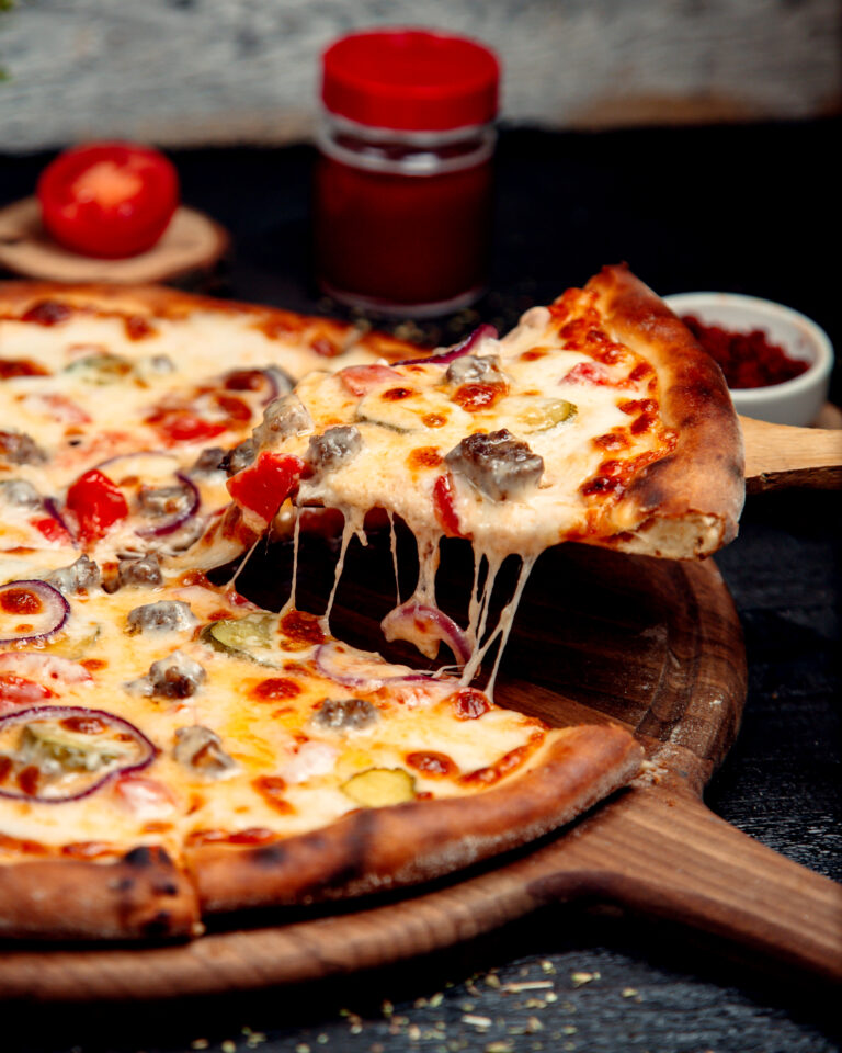 Leia mais sobre o artigo Homem é condenado a 5 anos de prisão por pagar pizza com dinheiro falso no Paraná (29/07/2025)