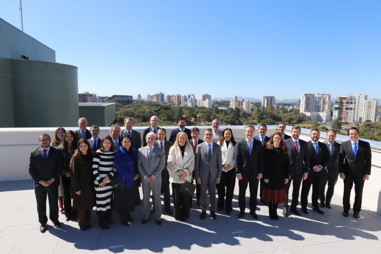 Leia mais sobre o artigo Diretores do Foro das SJs do Paraná discutem prioridades para gestão 2025/2027 (29/07/2025)