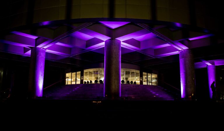 Leia mais sobre o artigo TRF4 ilumina o prédio em adesão ao Agosto Lilás (05/08/2025)