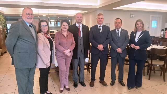 Leia mais sobre o artigo Diretor do Foro realiza visita institucional à OAB em Blumenau (13/08/2025)