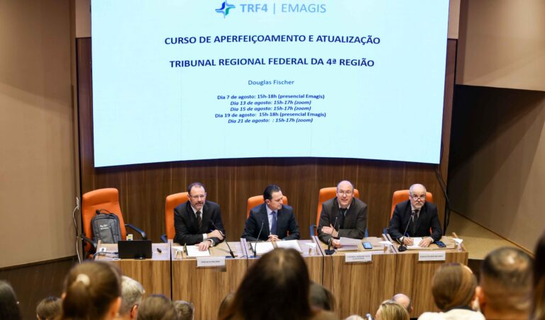 Leia mais sobre o artigo TRF4 realiza curso de atualização para servidores dos gabinetes com competência penal (07/08/2025)