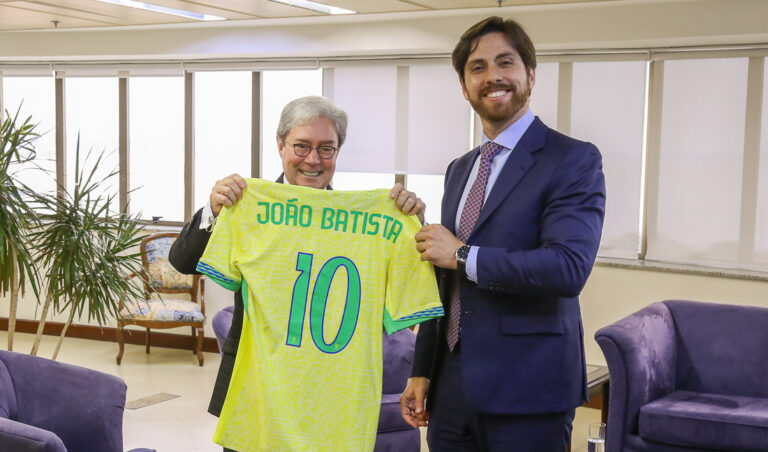 Leia mais sobre o artigo Representantes da PRFN e do STJD do Futebol visitam presidente do tribunal (18/08/2025)