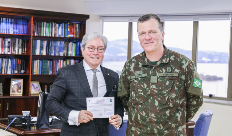 Leia mais sobre o artigo Presidente recebe Comandante Militar do Sul (18/08/2025)