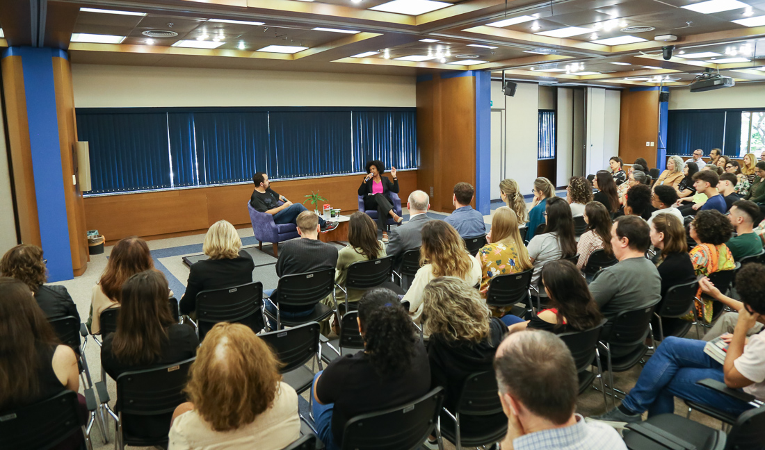 No momento, você está visualizando Evento com o escritor José Falero aborda a literatura como ferramenta de transformação social (22/10/2025)