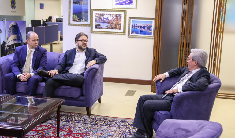 Leia mais sobre o artigo Presidente do TRF4 recebe representantes do Cremers (28/10/2025)