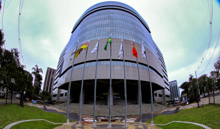 Leia mais sobre o artigo TRF4 informa que são falsos e-mails que solicitam atualização cadastral no sistema eproc (14/10/2025)