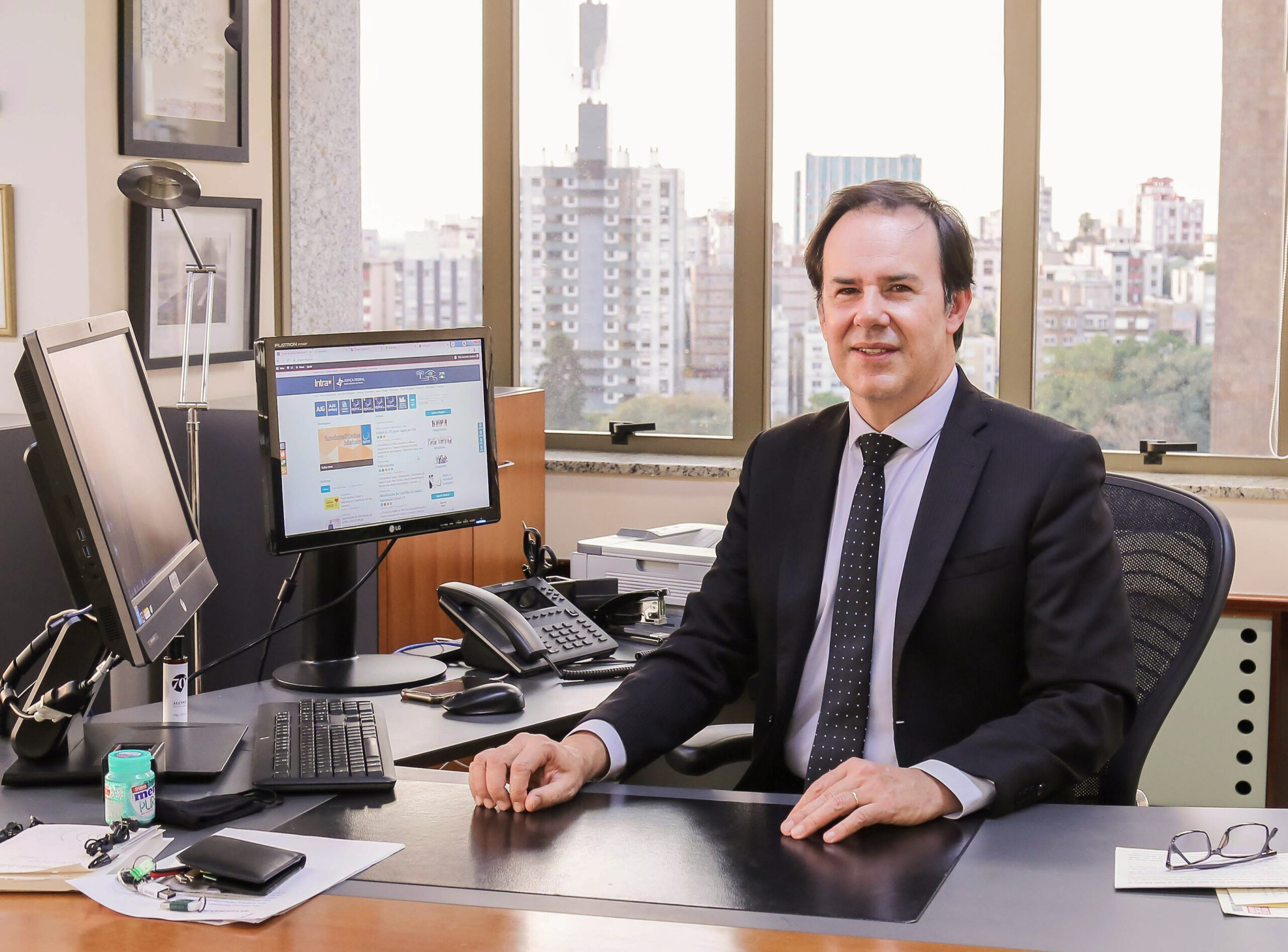 No momento, você está visualizando Desembargador do TRF4 integra comitê diretivo do Observatório Nacional da Integridade e Transparência (14/10/2025)